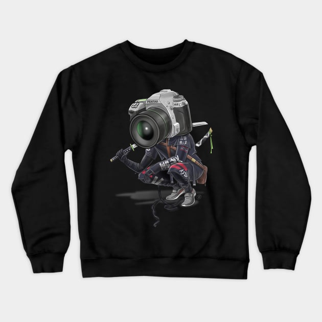 Pentax K5 Silver Samurai (negro) Crewneck Sweatshirt by oscarsanchez